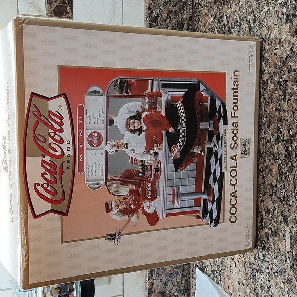 Barbie Coca-Cola Soda Fountain - Picture 2 of 4
